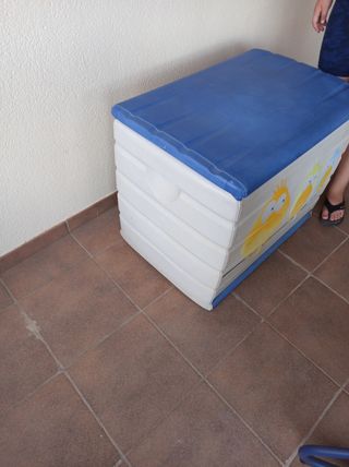 Arcón infantil plástico azul y multicolor