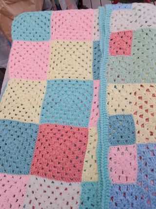 Copertina baby in lana colorata