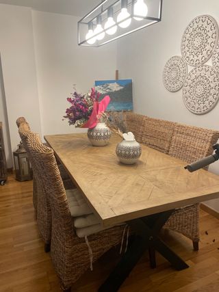 Mesa de comedor de madera rústica
urge vender 