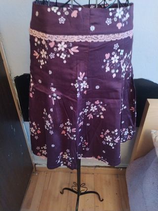 Falda de algodón con flores
