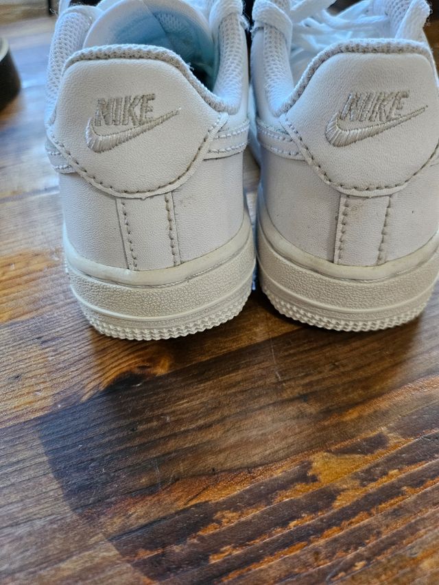 Scarpe Nike da ragazza taglia 28