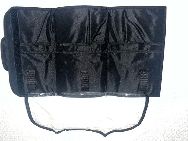 Manta de pinceles negra con diseño de cocodrilo