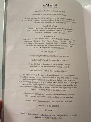 LIBRO NIÑO PIJAMA DE RAYAS EN INGLÉS