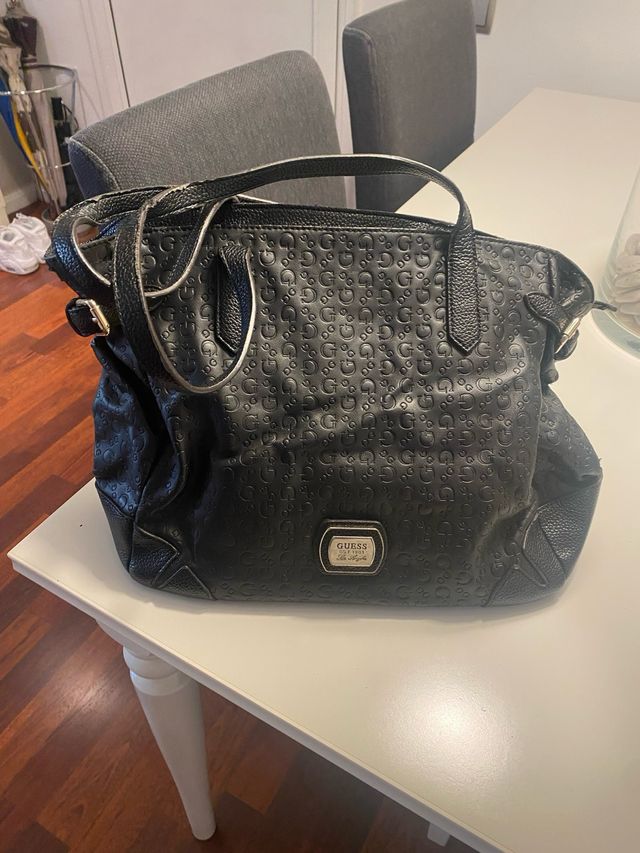 Bolso Negro Guess con Logo GG