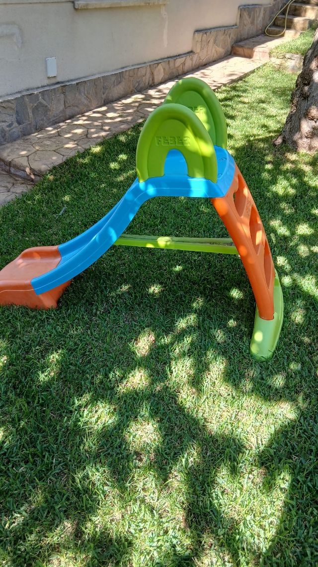 Tobogán infantil Feber en buen estado