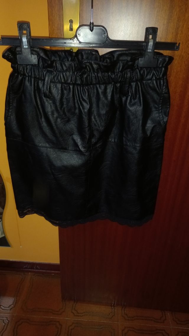 Gonna finta pelle con pizzo