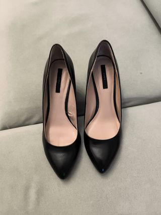 Zapatos de tacón Zara negros