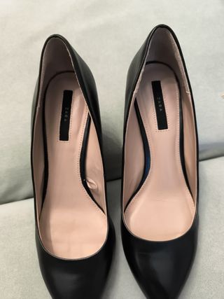 Zapatos de tacón Zara negros