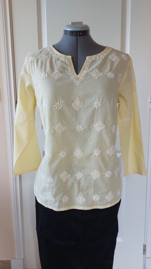 Túnica amarilla limón. Bordado blanco. Algodón. M