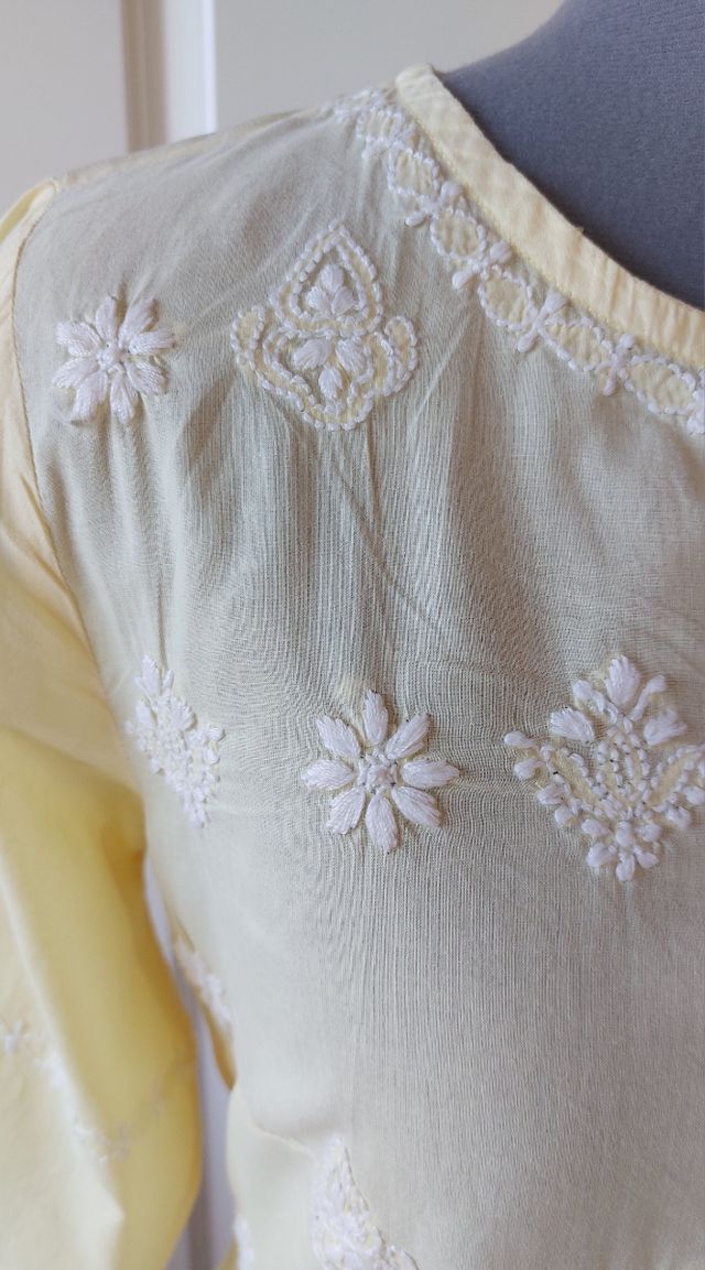 Túnica amarilla limón. Bordado blanco. Algodón. M