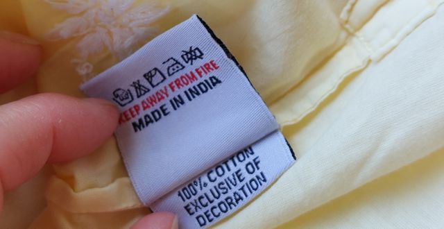 Túnica amarilla limón. Bordado blanco. Algodón. M