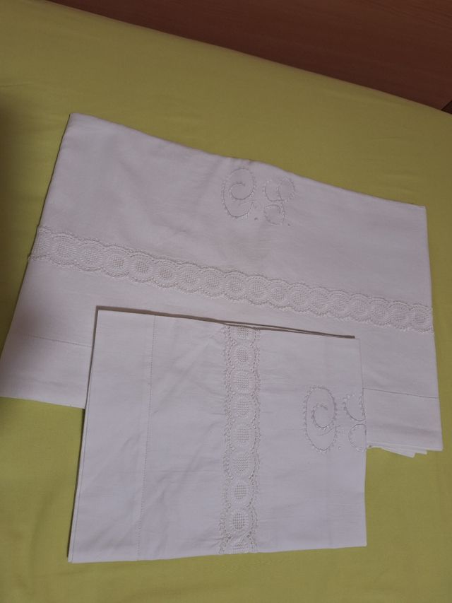 Sábana blanca 90/100 cm con encaje