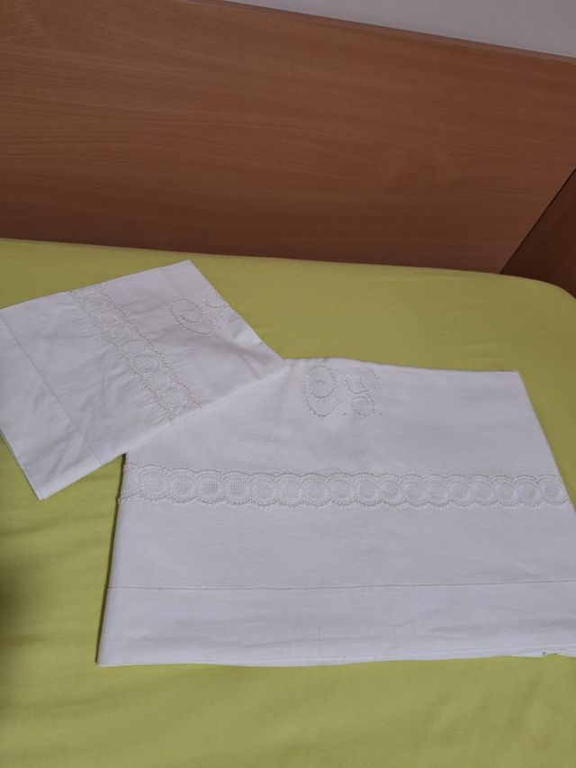 Sábana blanca 90/100 cm con encaje
