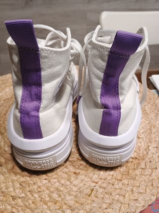 Zapatillas Converse Blancas y Moradas