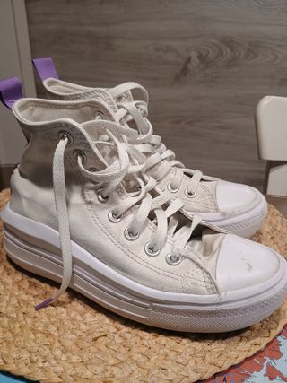 Zapatillas Converse Blancas y Moradas
