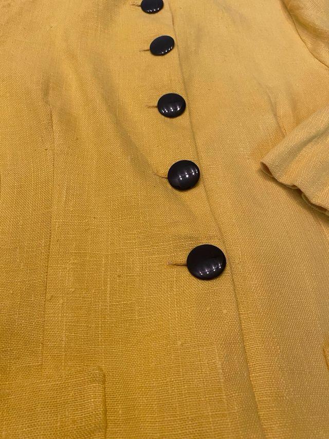 Americana de lino amarilla