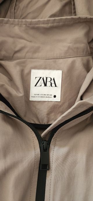 Parka Zara Mujer Beige con ribetes negros