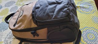 Mochila Totto Hybrid Negra y Marrón