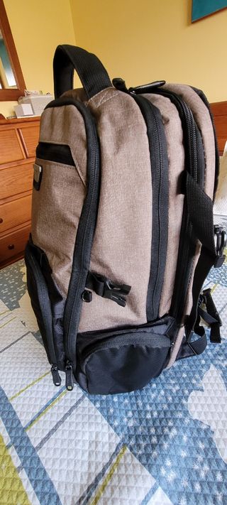 Mochila Totto Hybrid Negra y Marrón