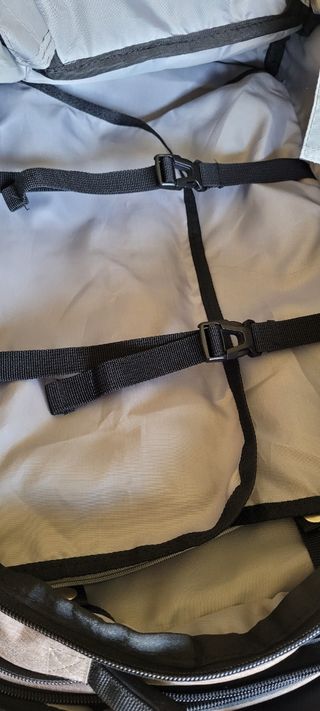 Mochila Totto Hybrid Negra y Marrón