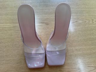 Sandalias transparentes tacón cuadrado