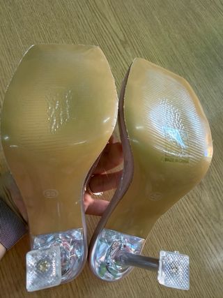 Sandalias transparentes tacón cuadrado