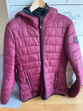 Abrigo acolchado granate  con capucha