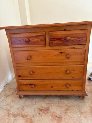 Cómoda de madera para dormitorio