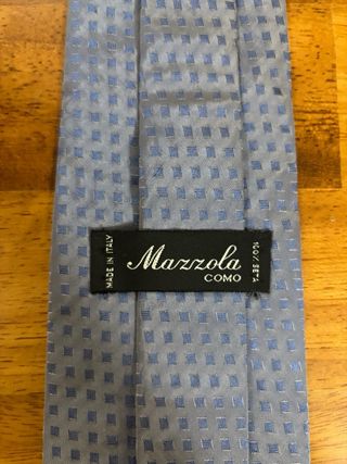 Cravatta blu con motivo a scacchiera