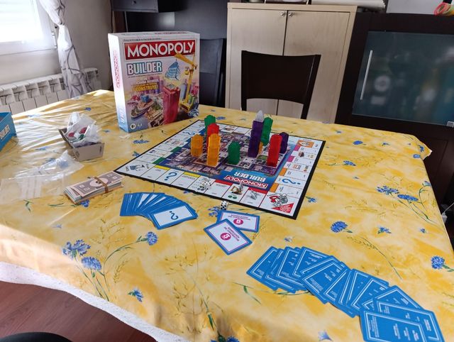 Monopoly Builder Juego la caja tiene un defecto