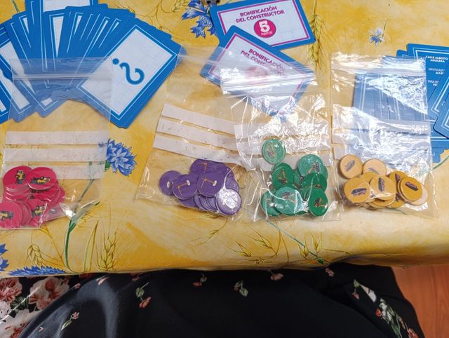 Monopoly Builder Juego la caja tiene un defecto