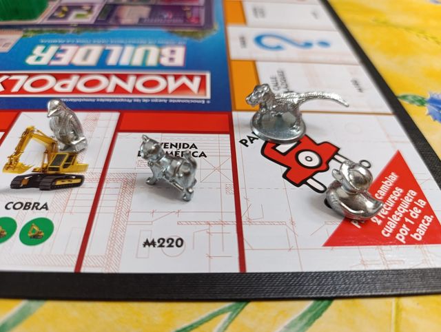 Monopoly Builder Juego la caja tiene un defecto