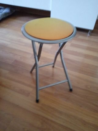 Panca pieghevole in metallo e tessuto