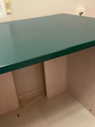 Juego de escritorio, estantería y lámpara, madera