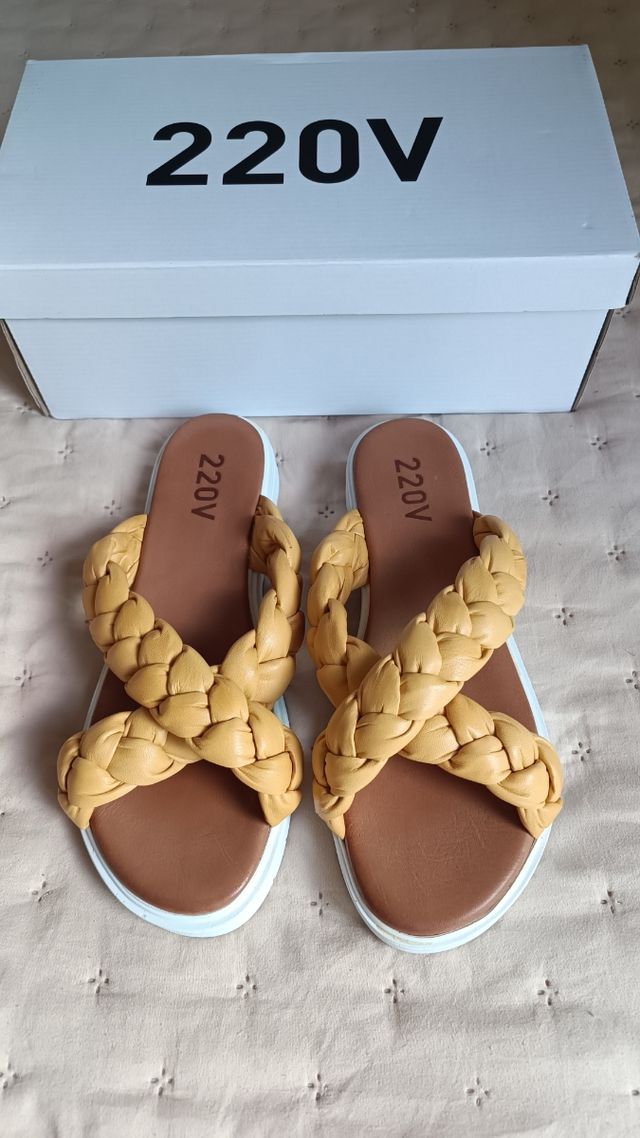 Sandalias de piel 220V amarillas