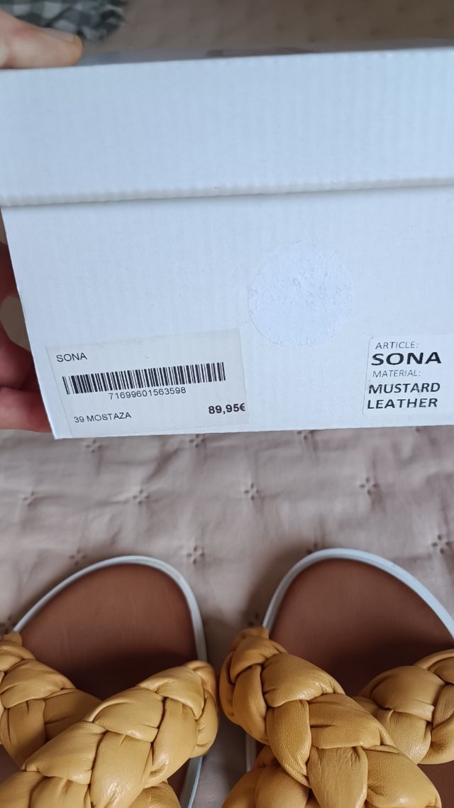 Sandalias de piel 220V amarillas