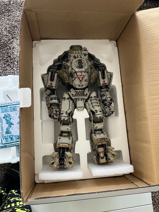 Titanfall Atlas threezero