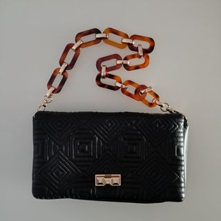 Bolso Negro con Cadena Tortoise