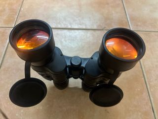 Prismáticos con brújula