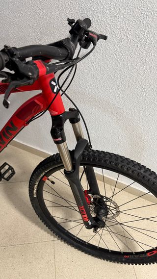 Bicicleta ROCKRIDER con accesorios