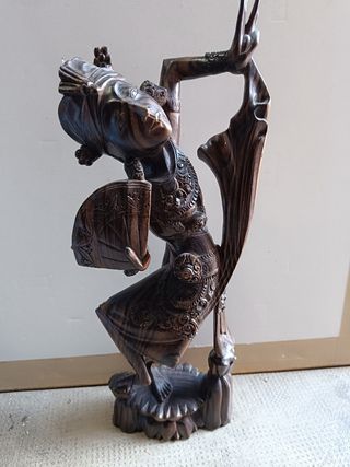 Figura Balinesa Tallada