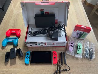 Nintendo Switch con mandos adicionales