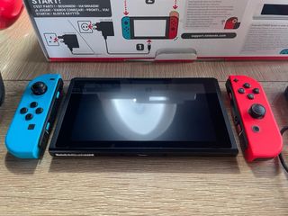 Nintendo Switch con mandos adicionales