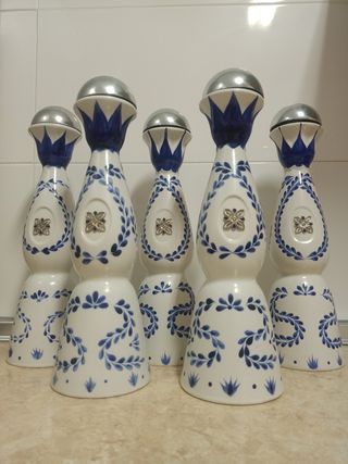 5 bottiglie vuote di tequila blu da 70 cl
