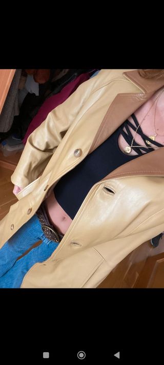 0106 Chaquetón largo de cuero beige y marrón