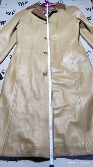 0106 Chaquetón largo de cuero beige y marrón