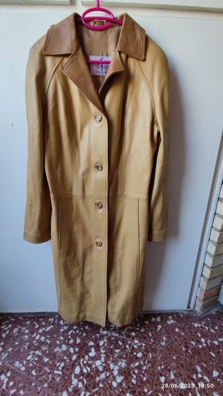 0106 Chaquetón largo de cuero beige y marrón