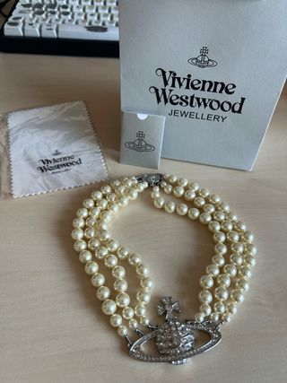 Collar de lujo Vivienne Westwood de plata y perlas