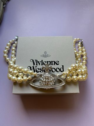 Collar de lujo Vivienne Westwood de plata y perlas