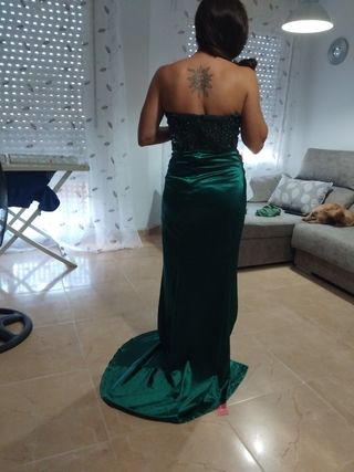 Vestido largo fiesta verde con cola
